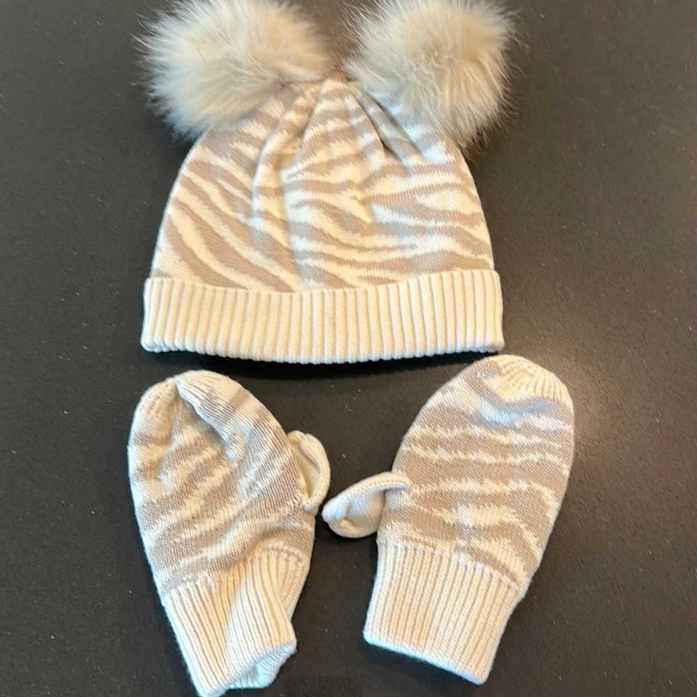 Gap mittens and hat